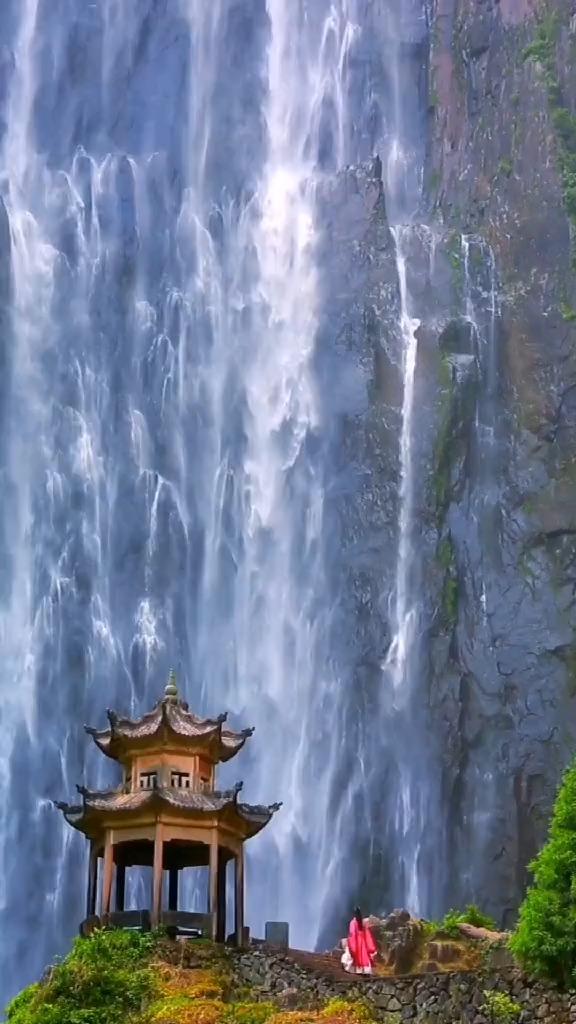 戚薇夫妻出游西服套装搭配豹纹衫野性十足，还有哪些博人眼球的明星穿搭？游戏画面